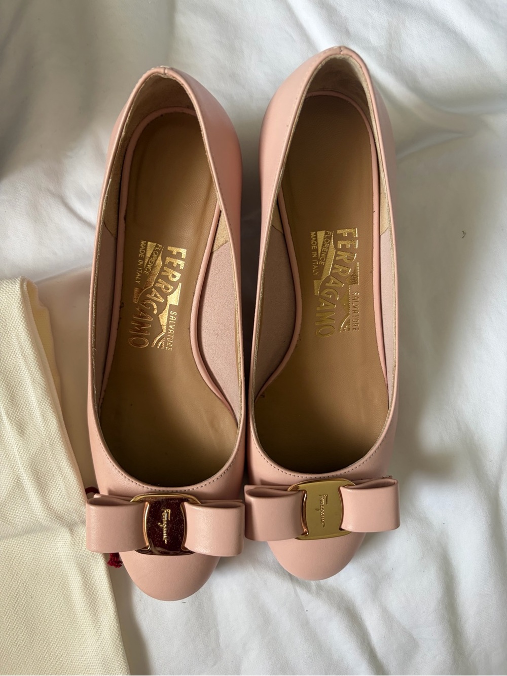 Salvatore Ferragamo Vara Low Heel Pumps, Size 5 - Picture 4 of 9